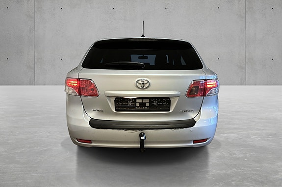 Toyota Avensis 6 of 18