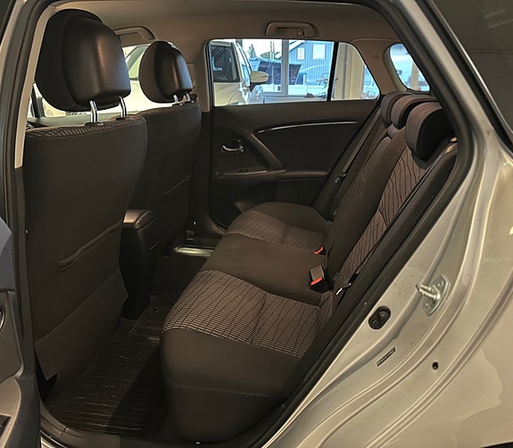 Toyota Avensis 12 of 18