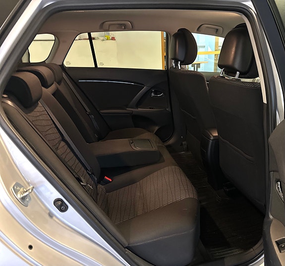 Toyota Avensis 13 of 18