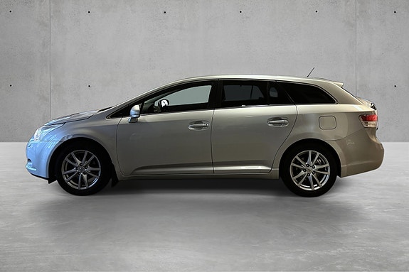 Toyota Avensis 3 of 18