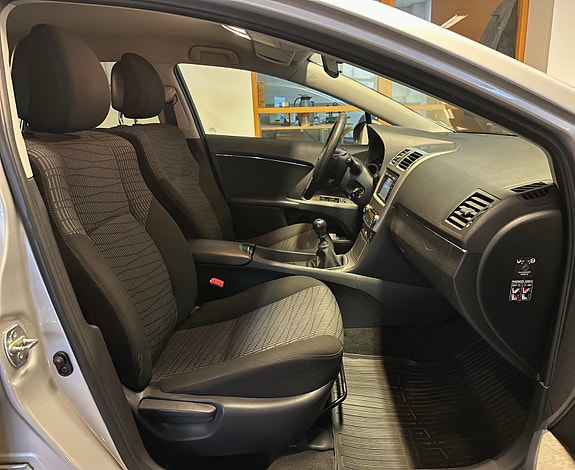 Toyota Avensis 10 of 18