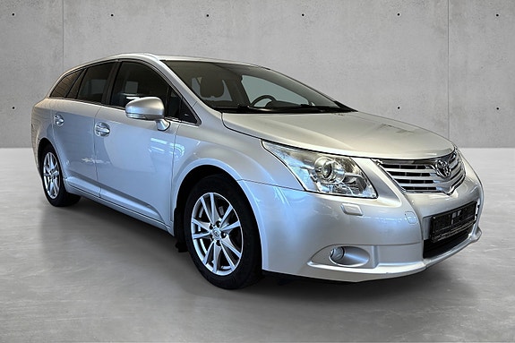 Toyota Avensis 2 of 18