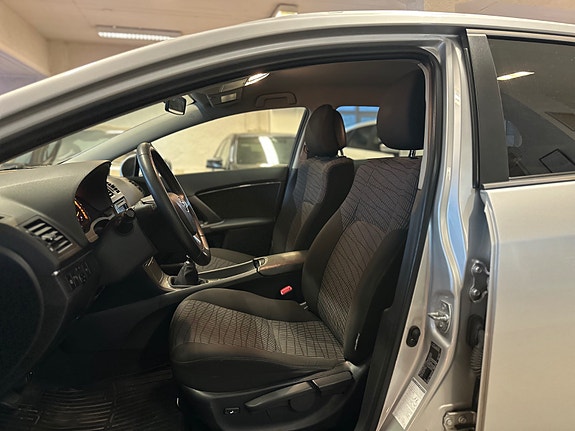 Toyota Avensis 11 of 18