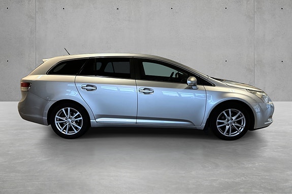 Toyota Avensis 4 of 18