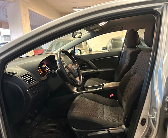 Toyota Avensis 9 of 18