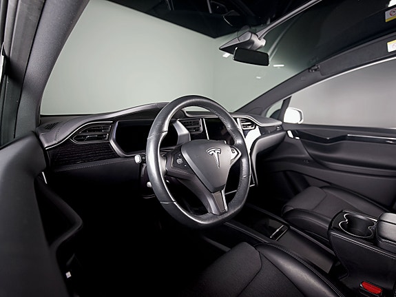 Tesla Model X 14 of 27