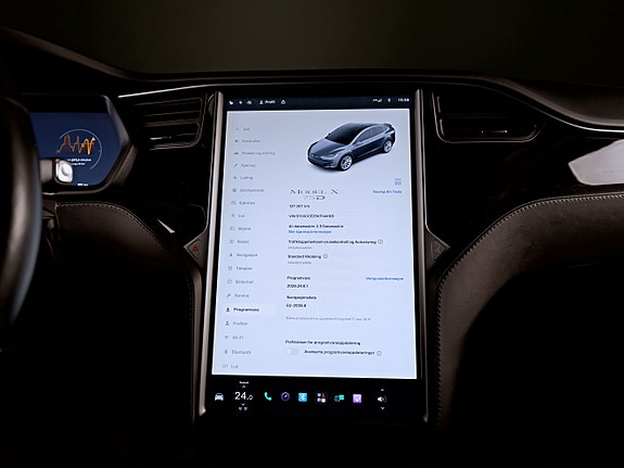 Tesla Model X 18 of 27