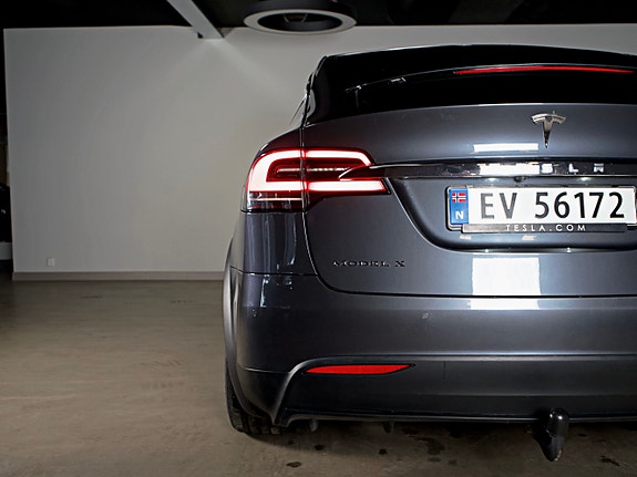 Tesla Model X 10 of 27