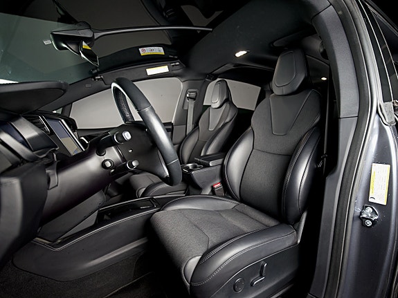 Tesla Model X 13 of 27