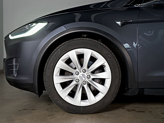 Tesla Model X 7 of 27