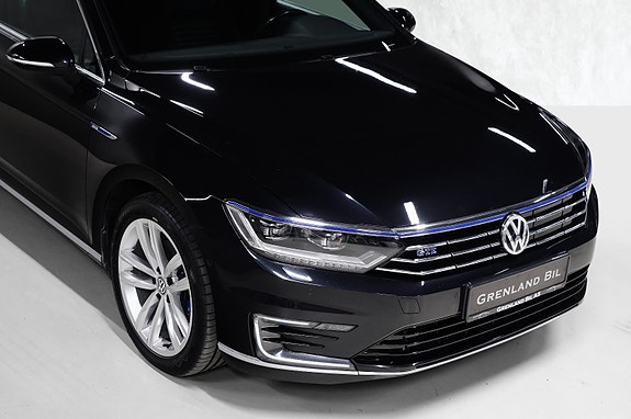 Volkswagen Passat 3 of 30
