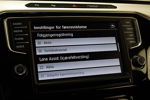 Volkswagen Passat 30 of 30