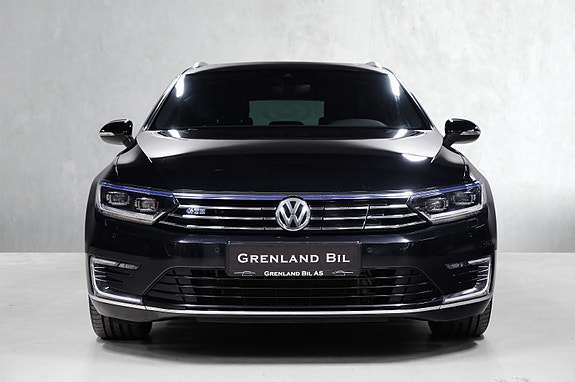 Volkswagen Passat 5 of 30