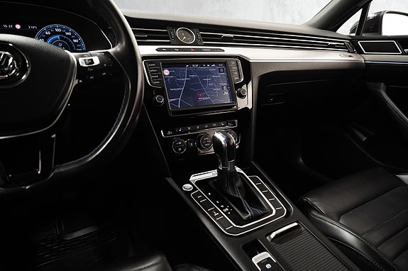 Volkswagen Passat 23 of 30