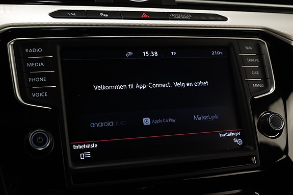 Volkswagen Passat 28 of 30