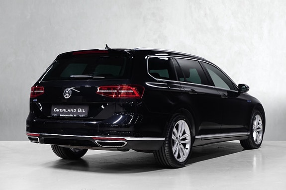 Volkswagen Passat 12 of 30