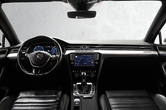 Volkswagen Passat 22 of 30
