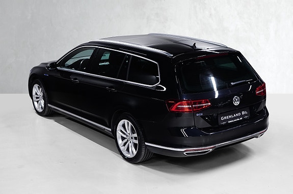 Volkswagen Passat 9 of 30