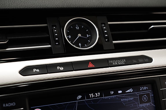 Volkswagen Passat 24 of 30