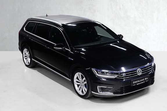 Volkswagen Passat 2 of 30