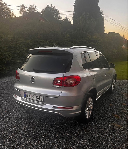 Volkswagen Tiguan 2 of 6