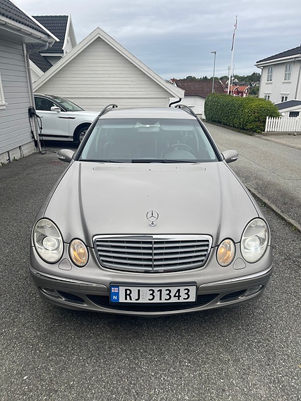 Mercedes-Benz 260 E 8 of 11