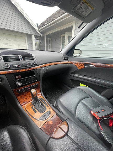 Mercedes-Benz 260 E 2 of 11