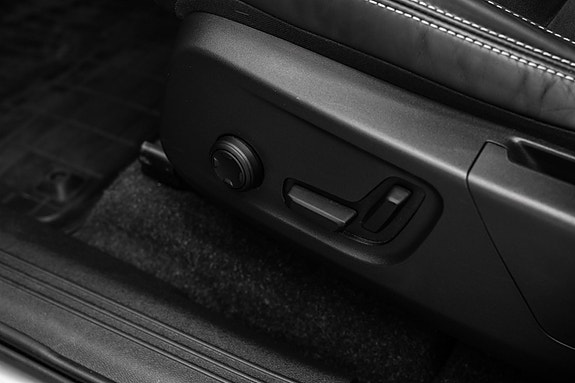 Volvo XC40 13 of 29