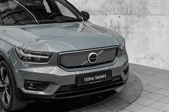 Volvo XC40 2 of 29