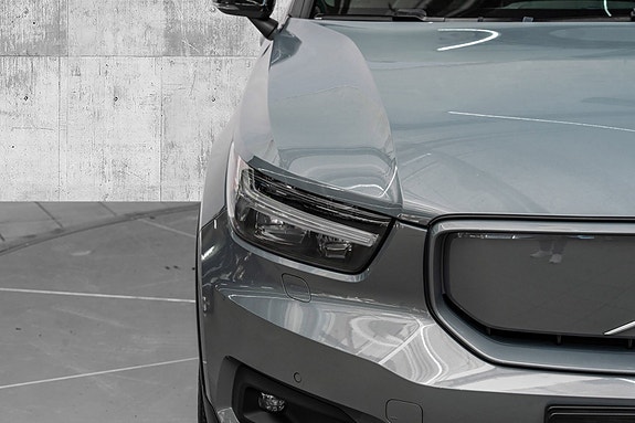 Volvo XC40 4 of 29