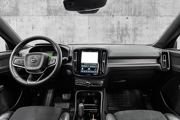 Volvo XC40 15 of 29