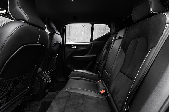 Volvo XC40 14 of 29