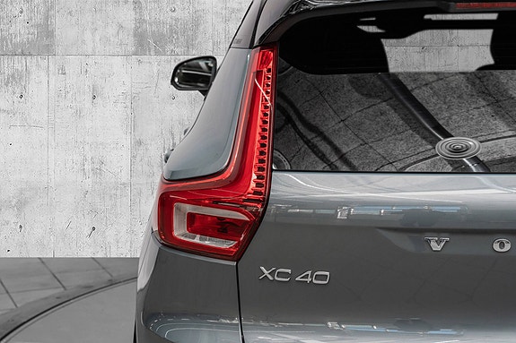 Volvo XC40 8 of 29