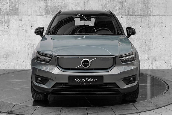 Volvo XC40 3 of 29