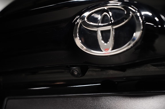 Toyota Yaris 12 of 27