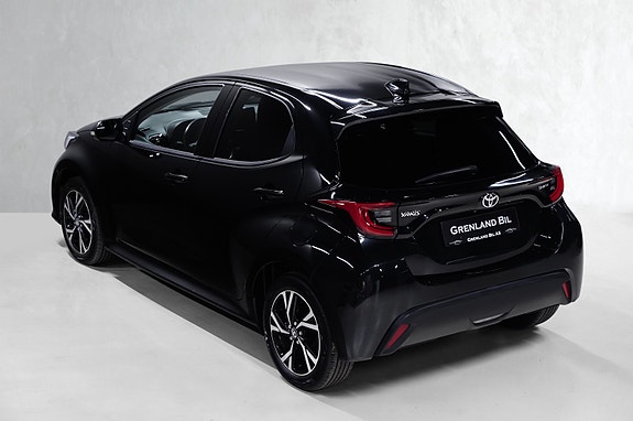 Toyota Yaris 8 of 27