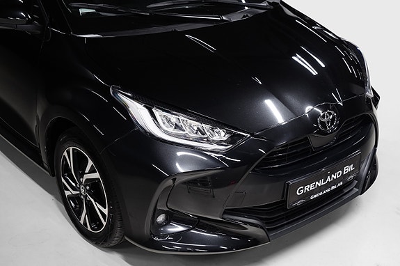 Toyota Yaris 3 of 27