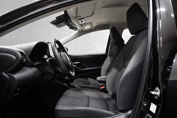 Toyota Yaris 13 of 27