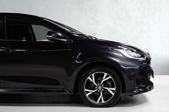 Toyota Yaris 4 of 27