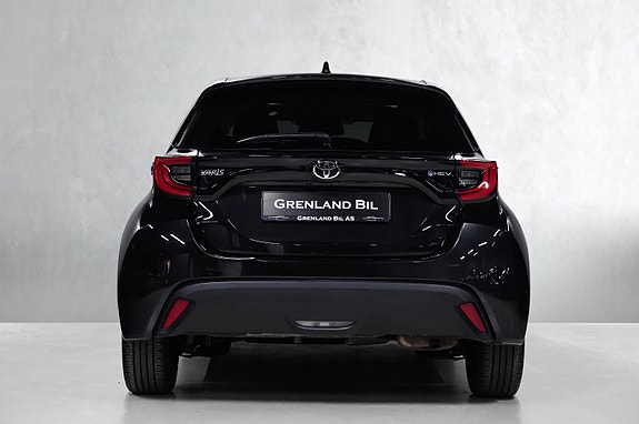 Toyota Yaris 10 of 27