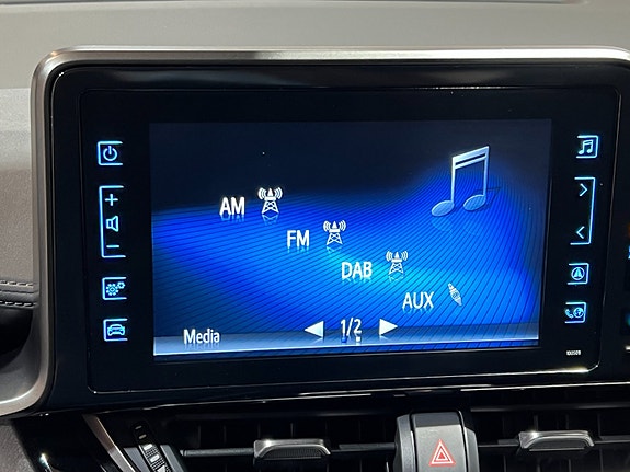 Toyota C-HR 25 of 28