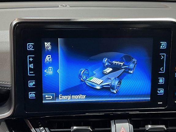 Toyota C-HR 26 of 28