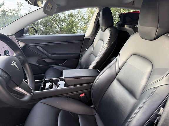 Tesla Model 3 5 of 6