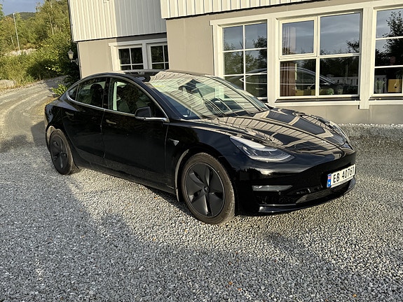 Tesla Model 3 2 of 6