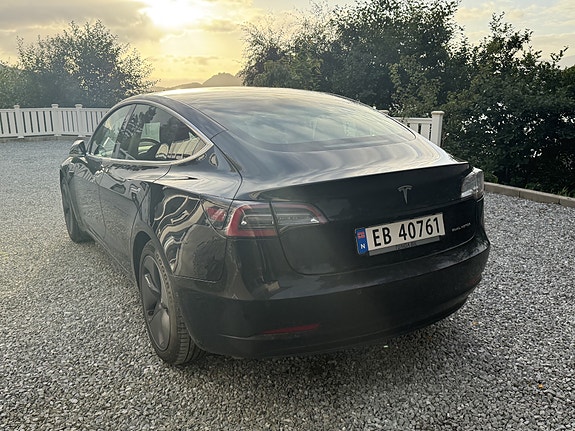 Tesla Model 3 4 of 6