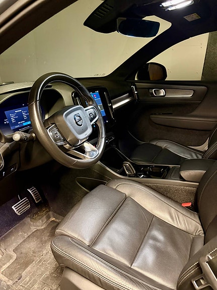 Volvo XC40 6 of 10