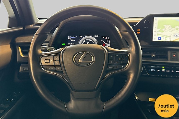 Lexus UX250h 20 of 24