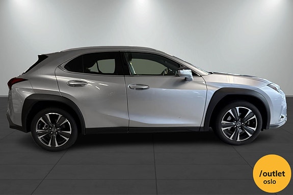 Lexus UX250h 8 of 24