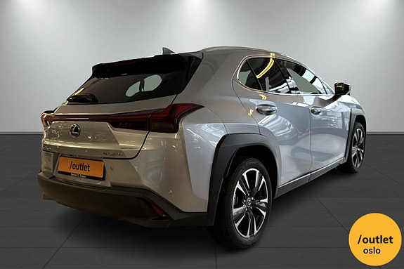 Lexus UX250h 7 of 24