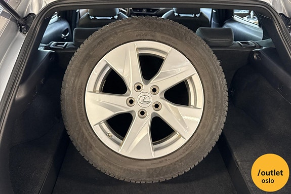 Lexus UX250h 6 of 24